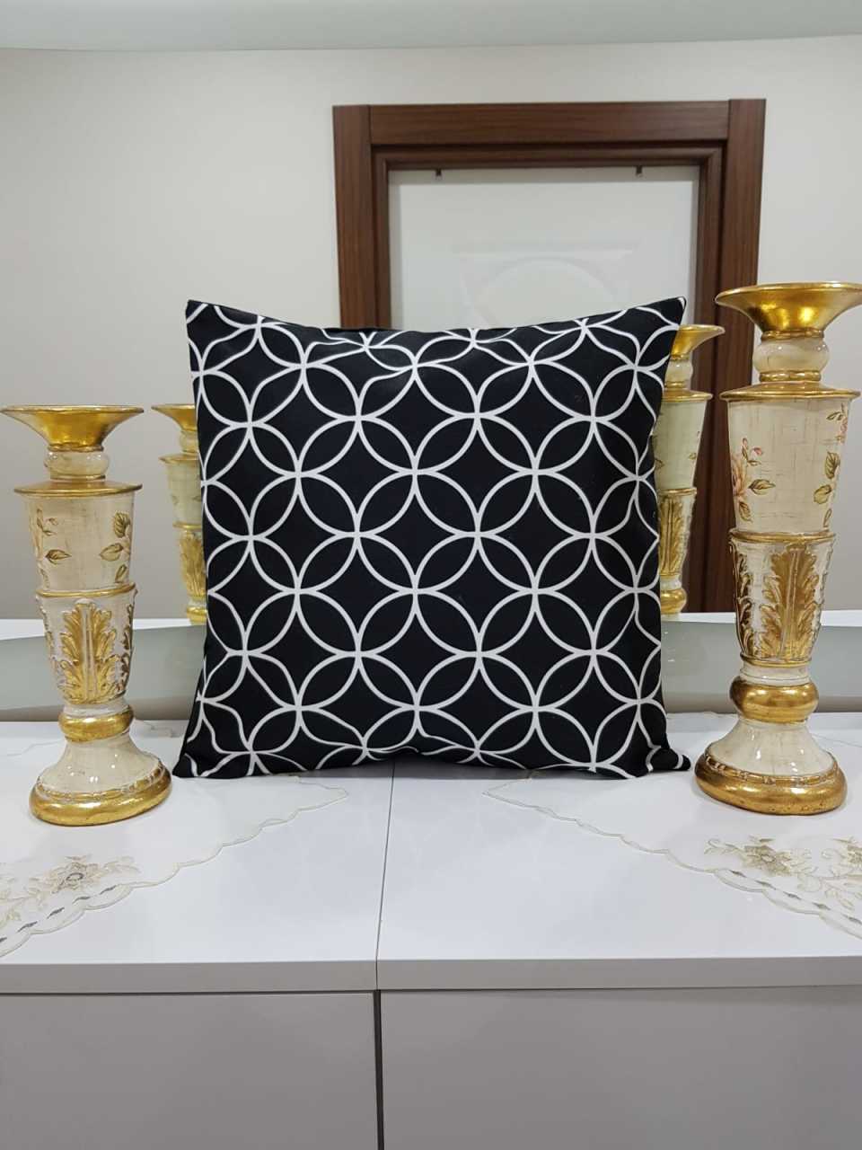 Siyah & Beyaz Halkalı Geometrik Desenli Dekoratif Kırlent Kılıfı