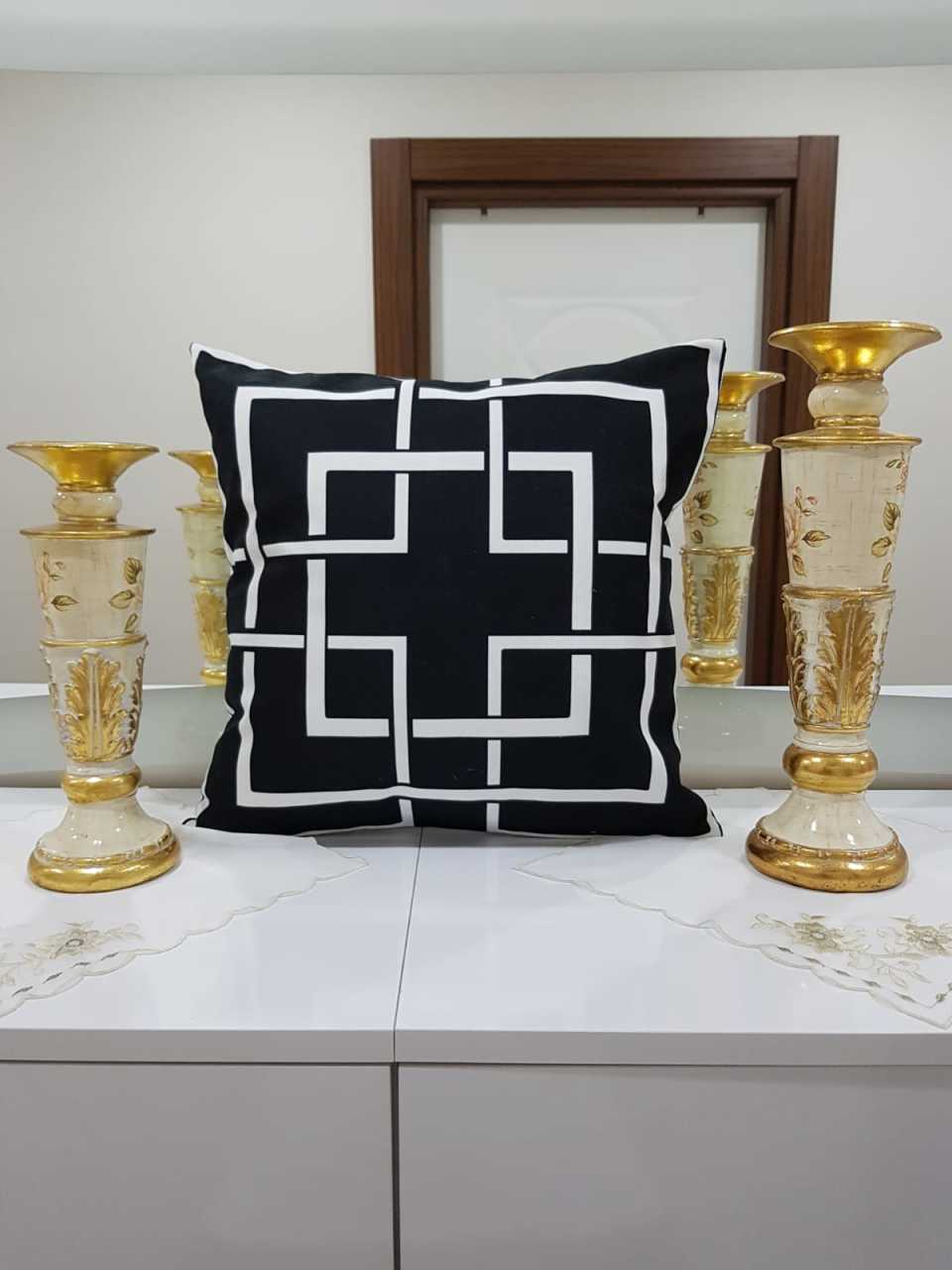 Siyah & Beyaz Labirent Geometrik Desenli Dekoratif Kırlent Kılıfı