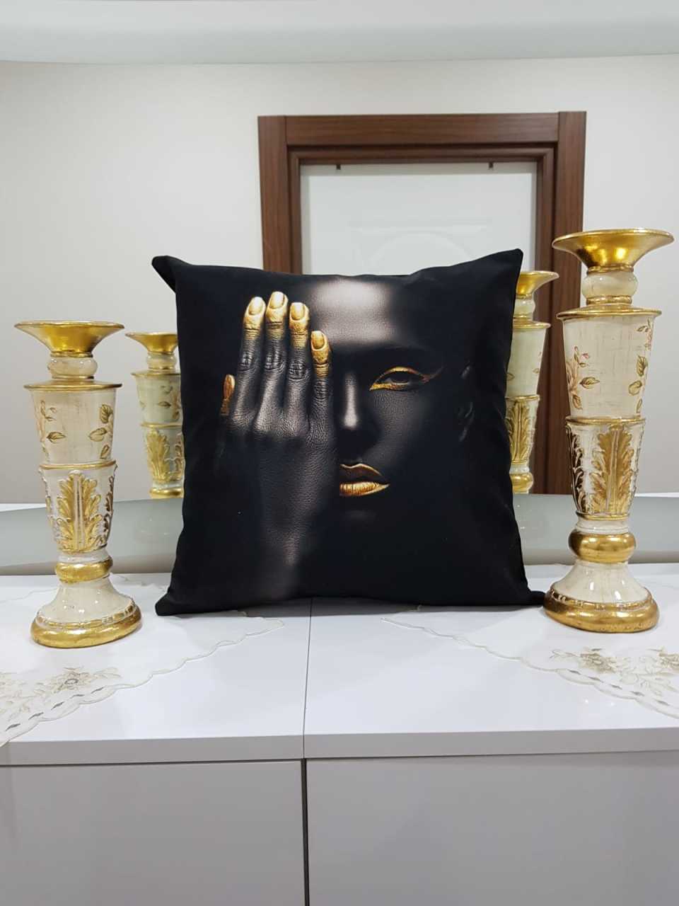 Siyah & Gold Eli Gözünde Siyah Zenci Desenli Dekoratif Kırlent Kılıfı