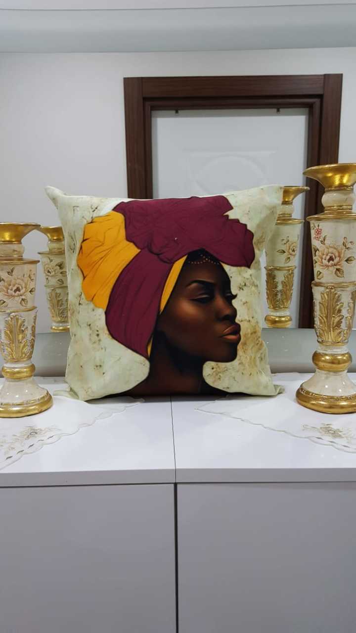 Bordo & Sarı Başlıklı Afrikalı Desenli Dekoratif Kırlent Kılıfı