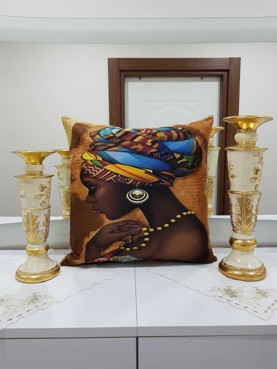 Renkli Başlıklı ve Kolyeli Afrikalı Desenli Dekoratif Kırlent Kılıfı