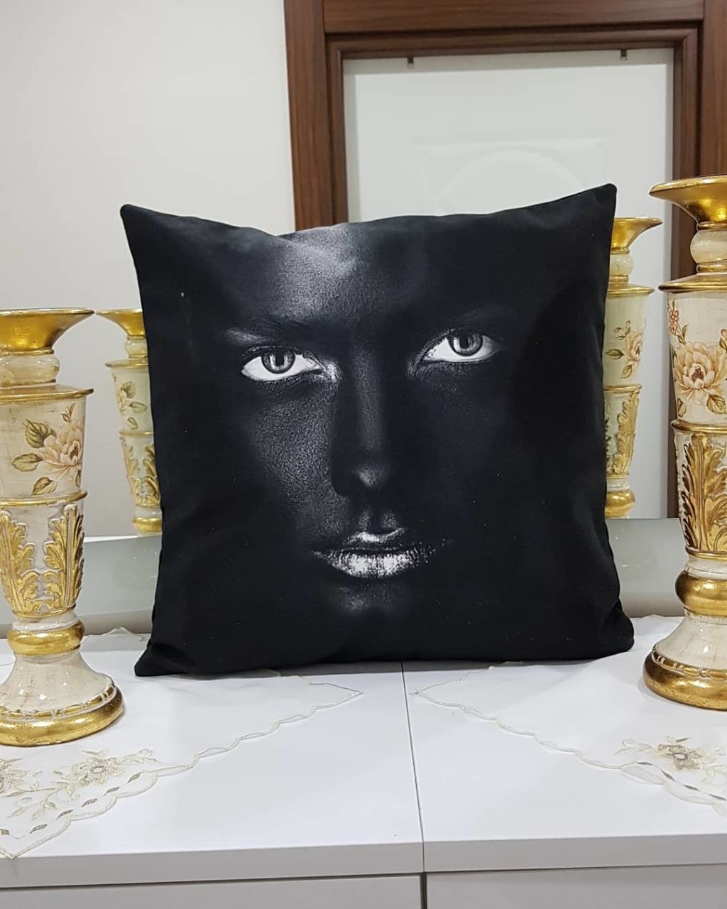 Siyah Afrikalı Kadın Temalı Dekoratif Kırlent Kılıfı