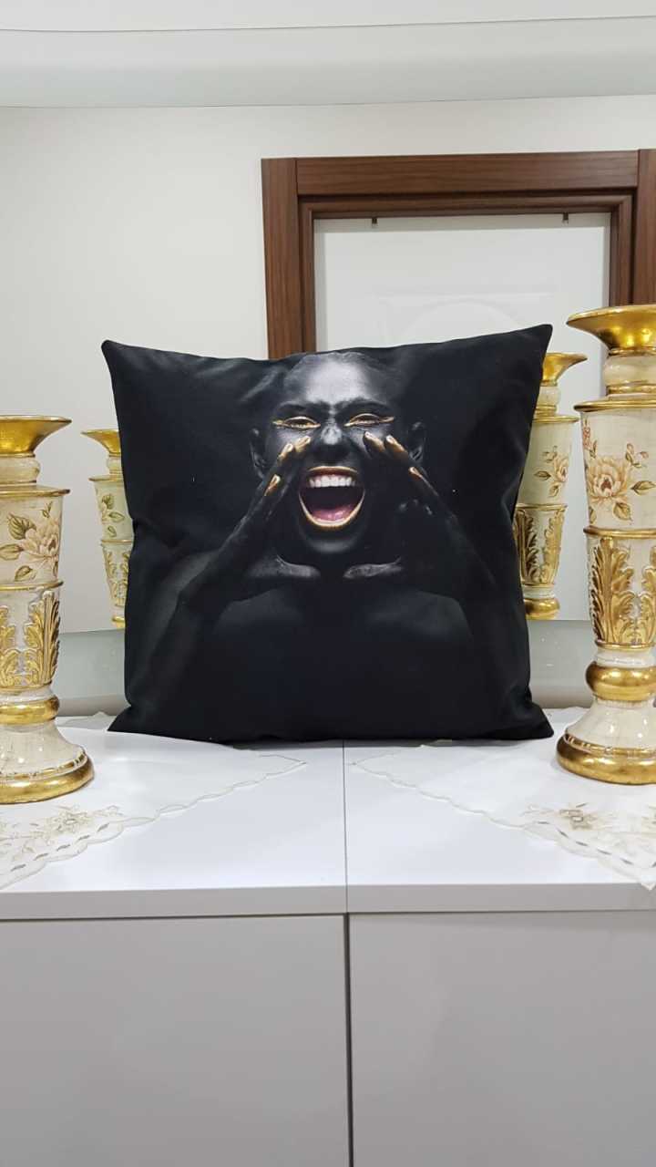Gold Işıltılı Kadın Görselli Dekoratif Kırlent Kılıfı