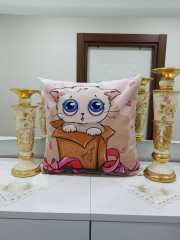 Kedi Yavrusu Resimli Dekoratif Kırlent Kılıfı