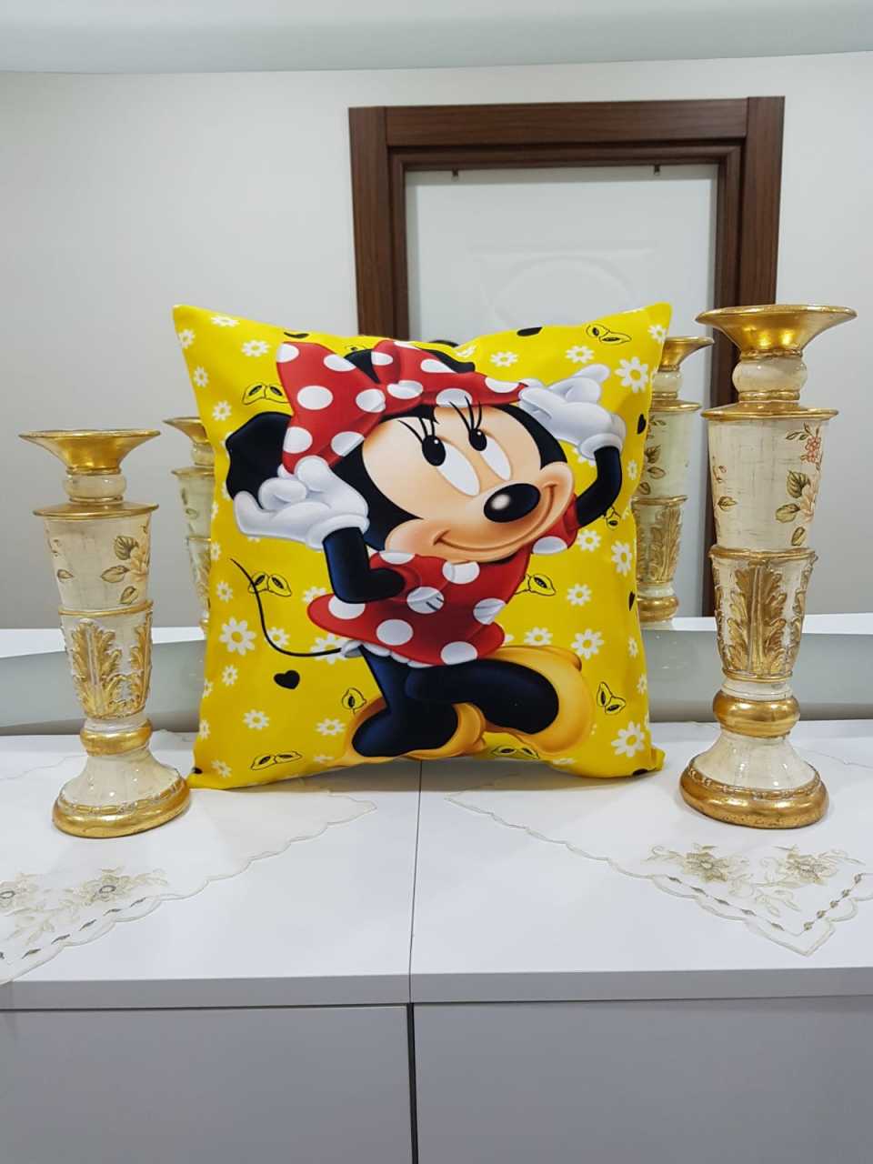 Sarı & Kırmızı Mini Mouse Desenli Dekoratif Kırlent Kılıfı