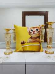 Sarı Kase İçinde Kedi Resimli Dekoratif Kırlent Kılıfı