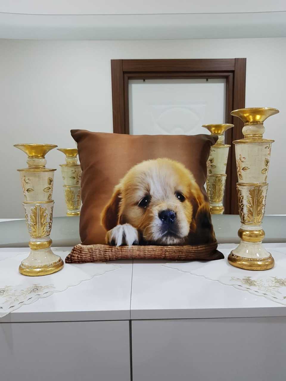Krem & Kahverengi Üzgün Köpek Resimli Dekoratif Kırlent Kılıfı