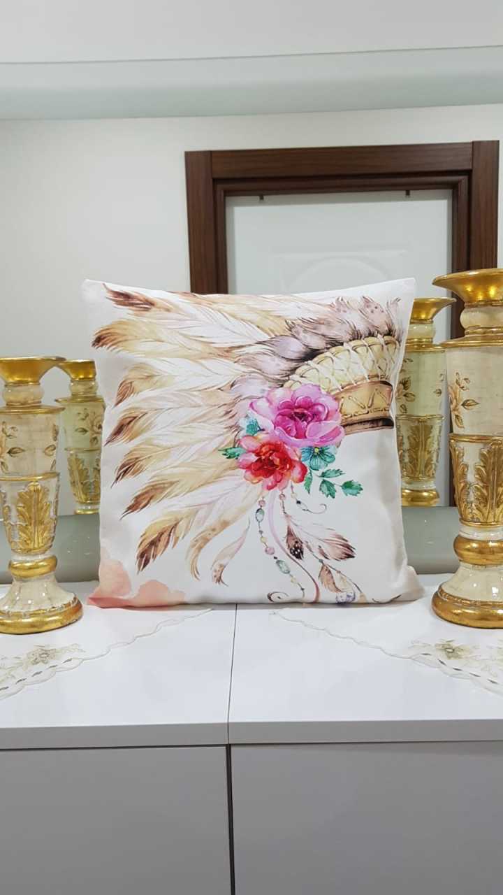 Beyaz & Renkli Güçlü Tay Kızılderili Desenli Dekoratif Kırlent Kılıfı