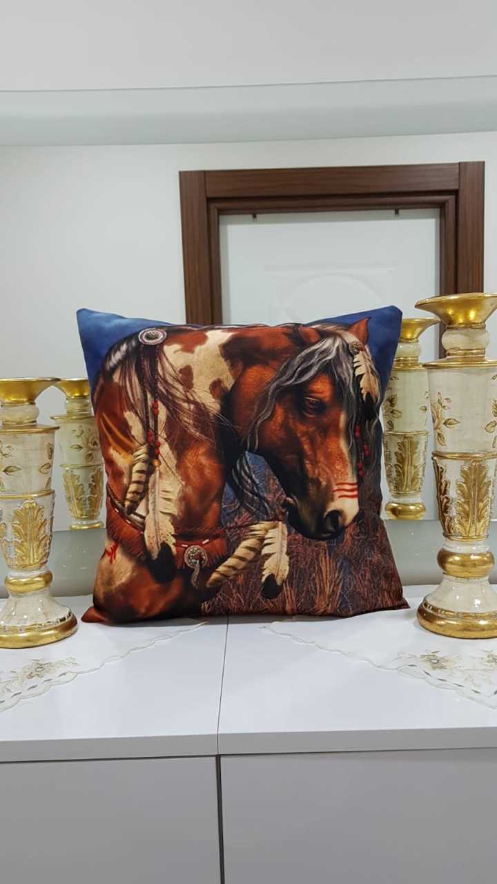 Kahverengi & Renkli Oturan Boğa Kızılderili Desenli Dekoratif Kırlent Kılıfı