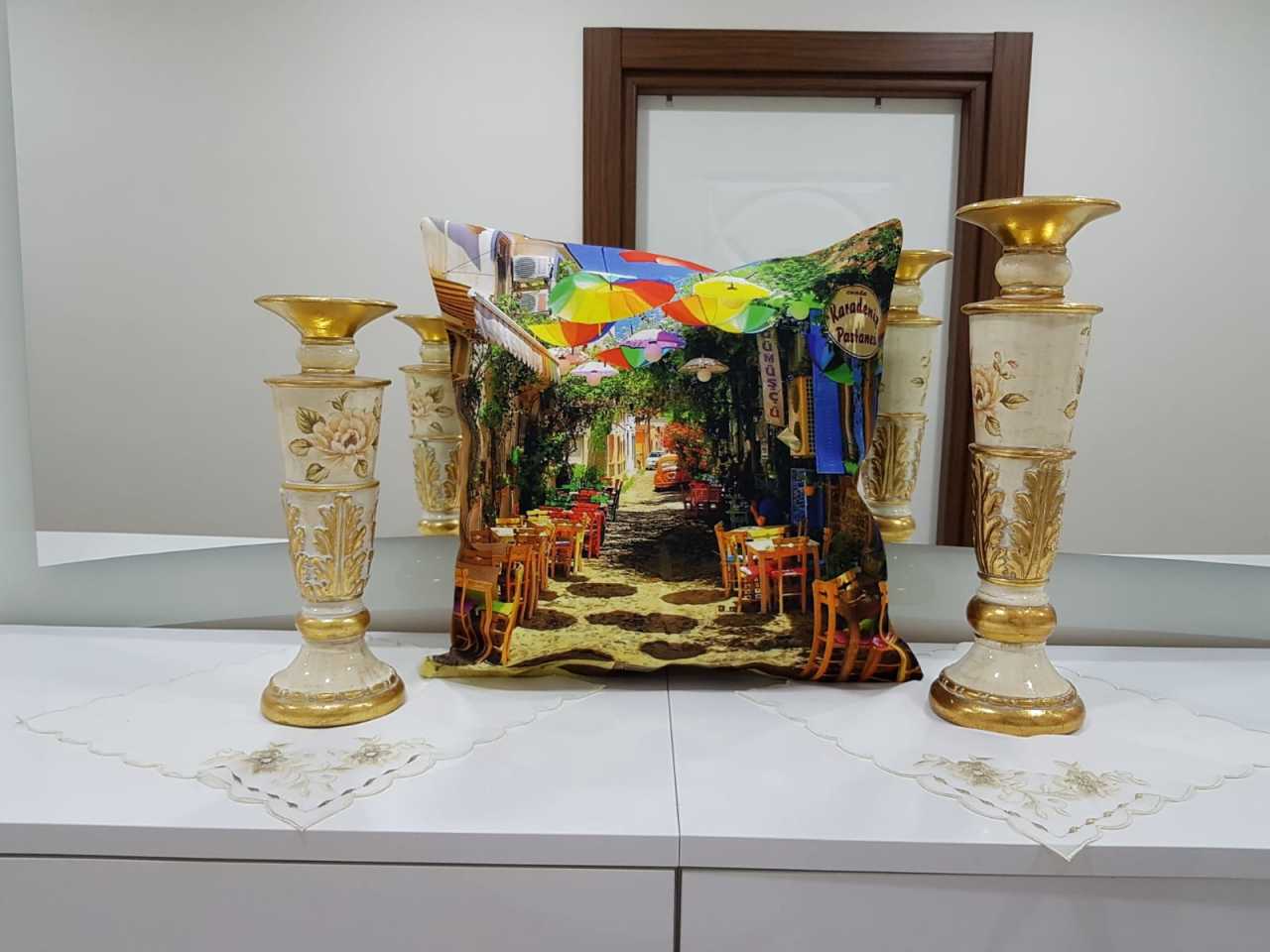 Renkli Cunda Adası Manzaralı Dekoratif Kırlent Kılıfı