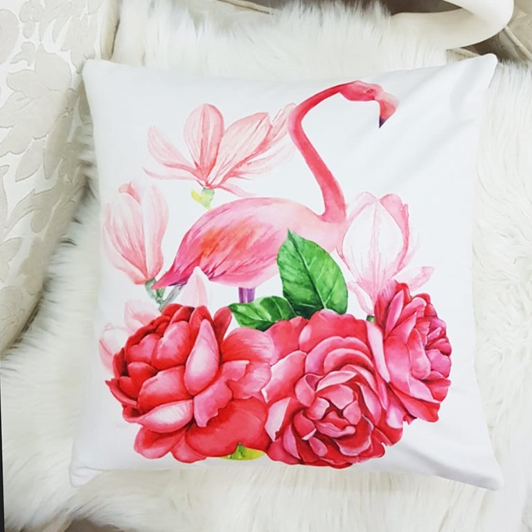 Beyaz Üç Çiçekli Flamingo Desenli Dekoratif Kırlent Kılıfı