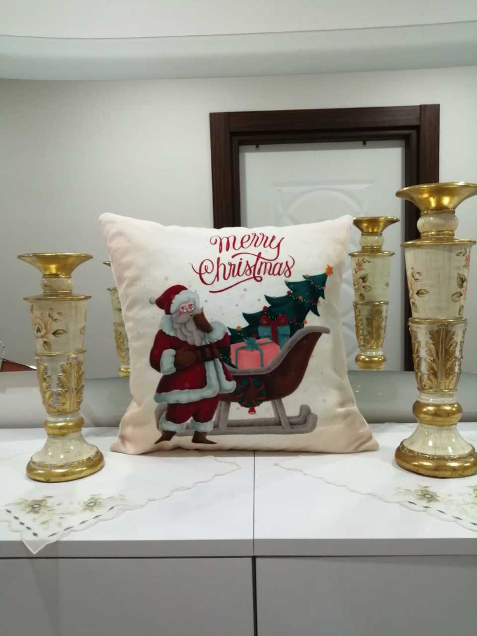 Krem & Kırmızı Noel Baba Ve Yılbaşı Desenli Kırlent Kılıfı
