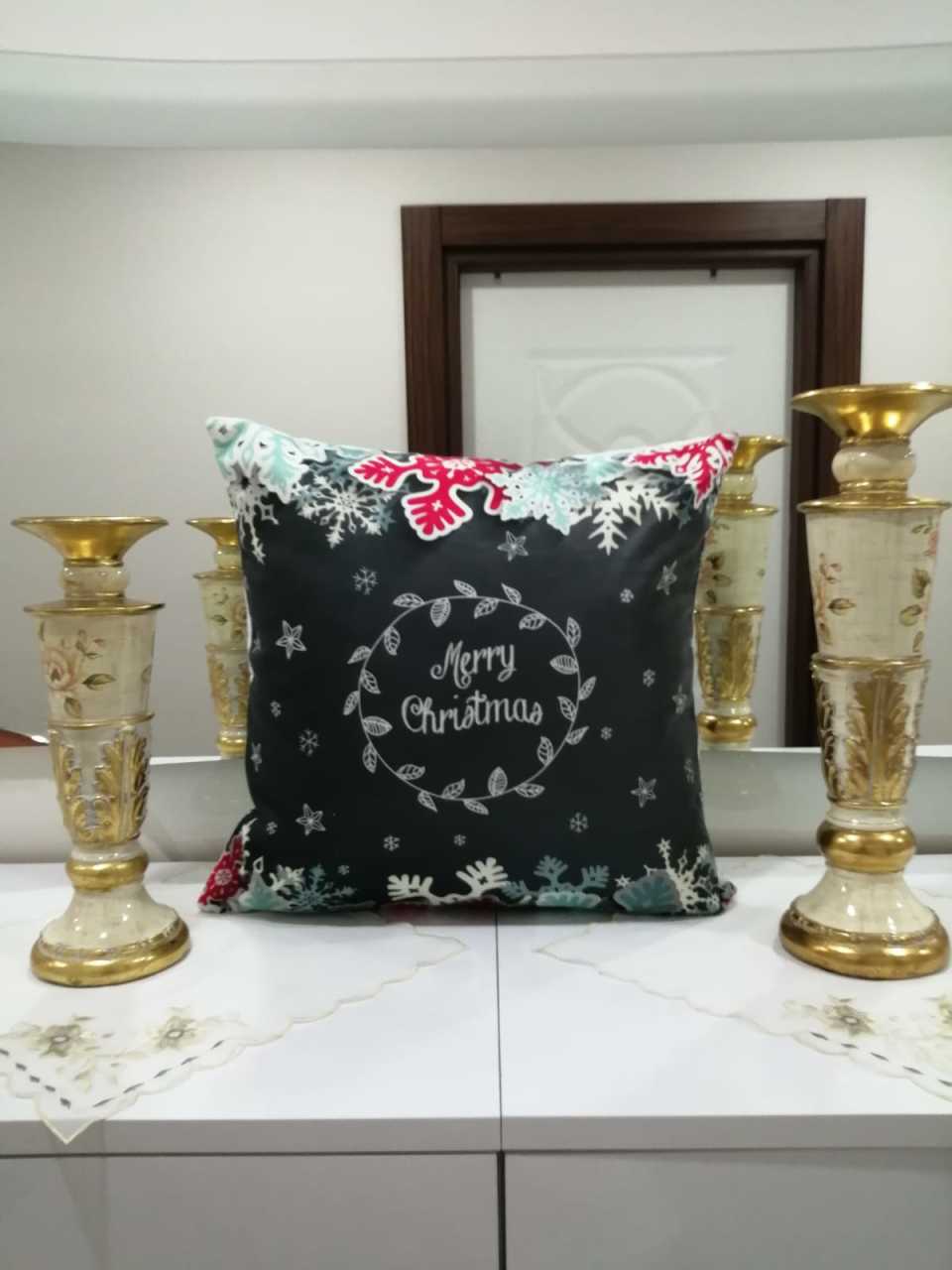 Siyah & Yeşil Noel Çelenk Yılbaşı Desenli Dekoratif Kırlent Kılıfı