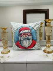 Kırmızı & Beyaz Gülümseyen Noel Baba Yılbaşı Desenli Dekoratif Kırlent Kılıfı