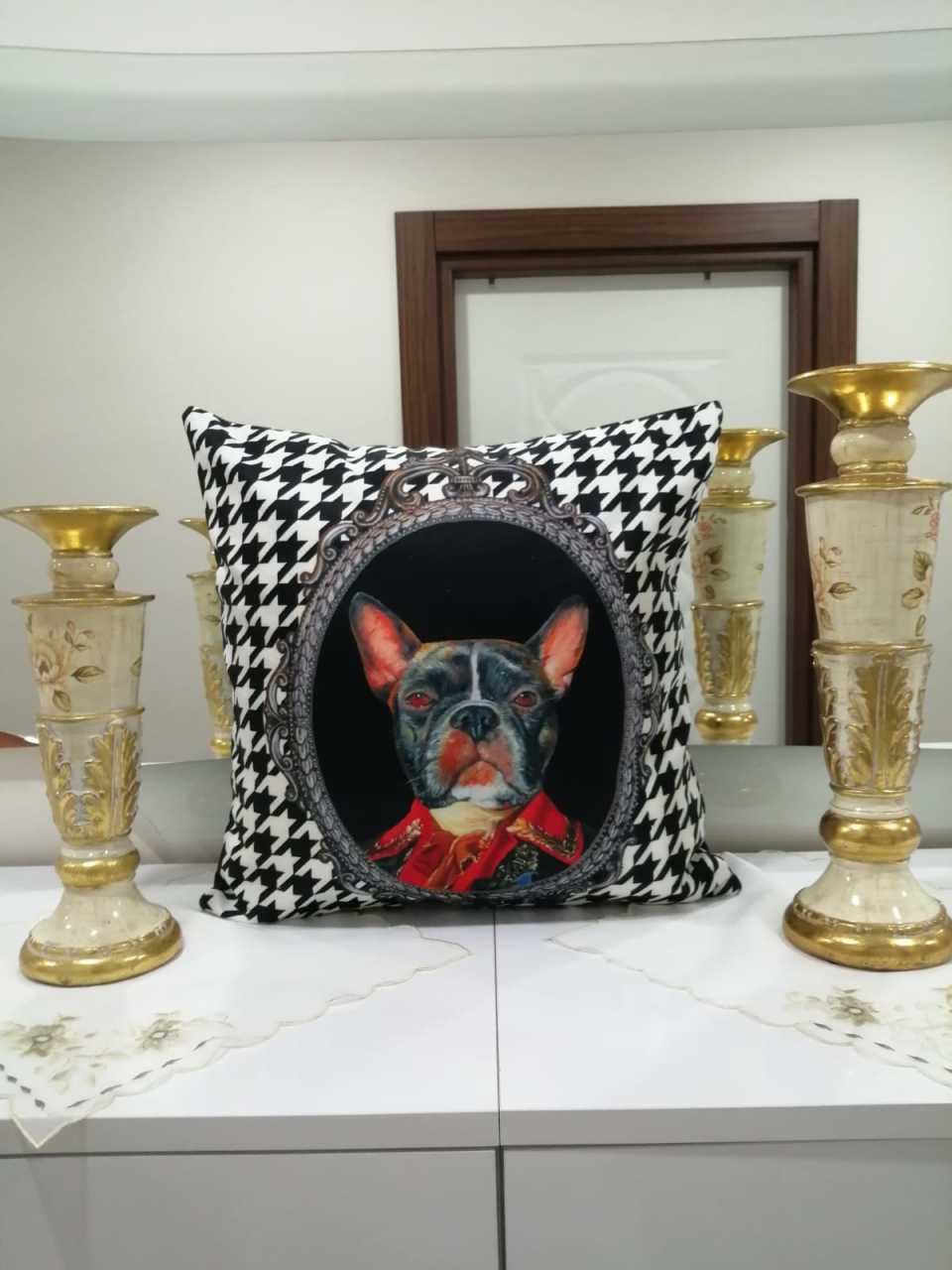 Siyah & Beyaz Kaz Ayağı Köpek Modern Desenli Dekoratif Kırlent Kılıfı