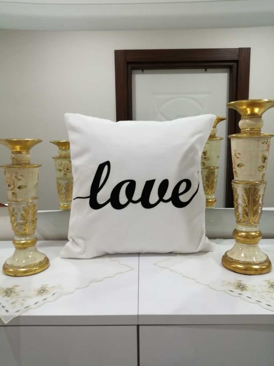 Siyah & Beyaz Love Modern Desenli Dekoratif Kırlent Kılıfı