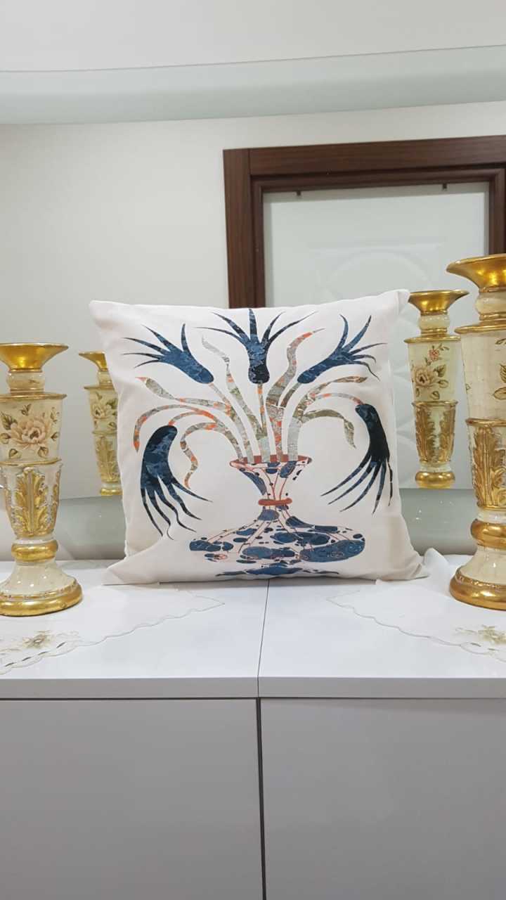 Krem & Mavi Püsküllü Vazo Çini Desenli Dekoratif Kırlent Kılıfı