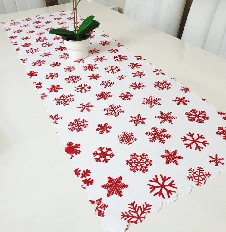 Kırmızı Motifler Dekoratif Runner Örtü 40x140cm