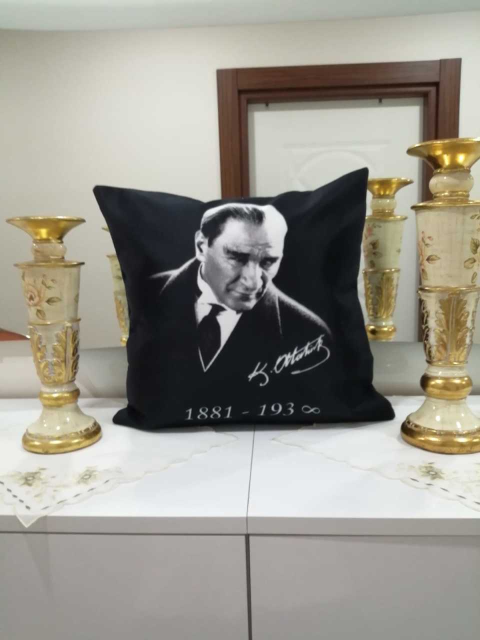Siyah & Beyaz Atatürk Modern Desenli Dekoratif Kırlent Kılıfı