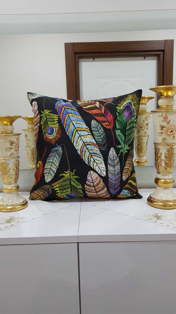 Siyah & Renkli Tüy Modern Desenli Dekoratif Kırlent Kılıfı