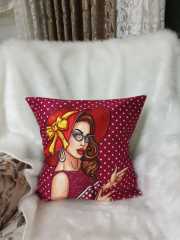 Monica Pop Art Desenli Dekoratif Kırlent Kılıfı
