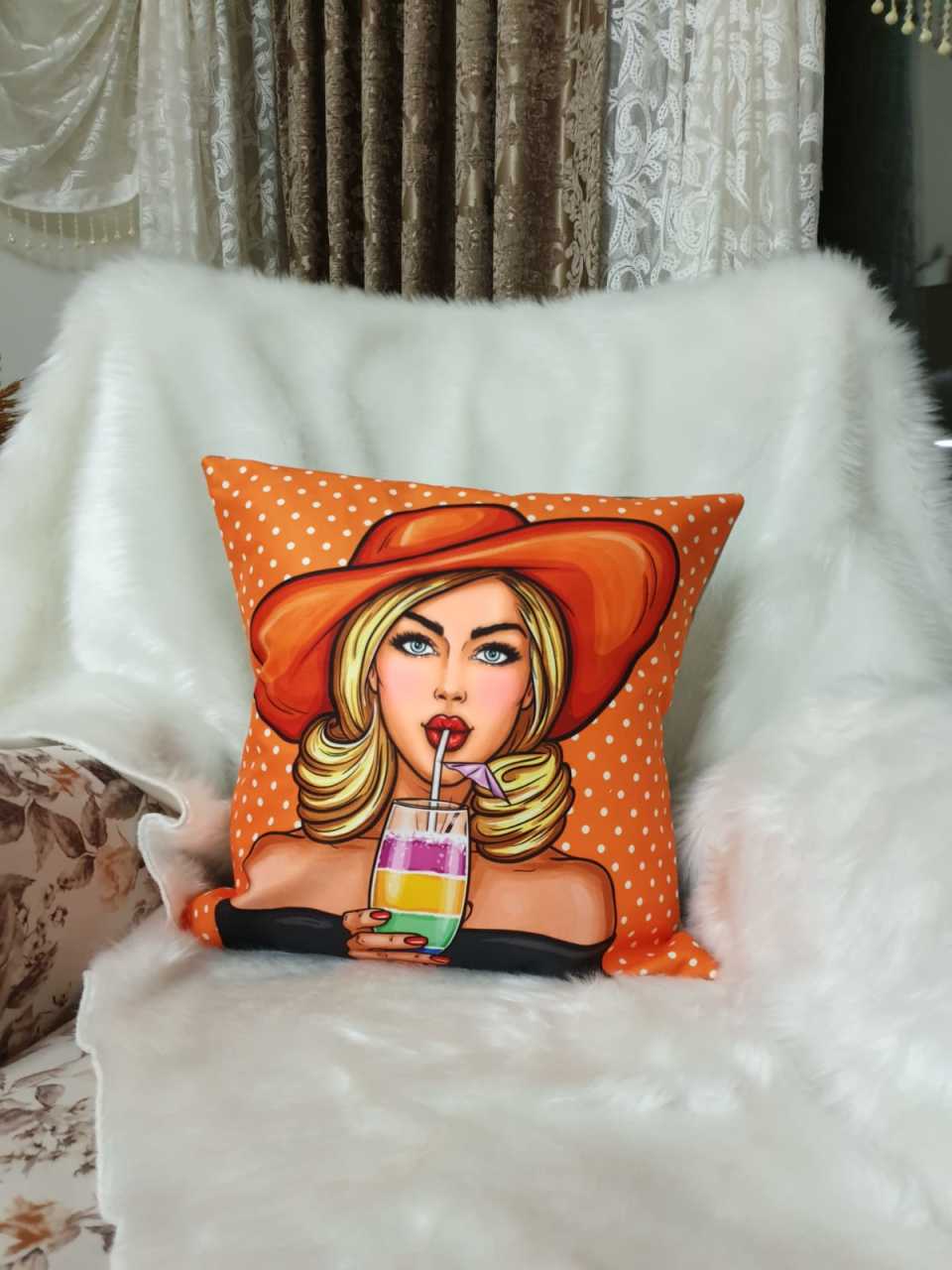 Anbar Pop Art Desenli Dekoratif Kırlent Kılıfı