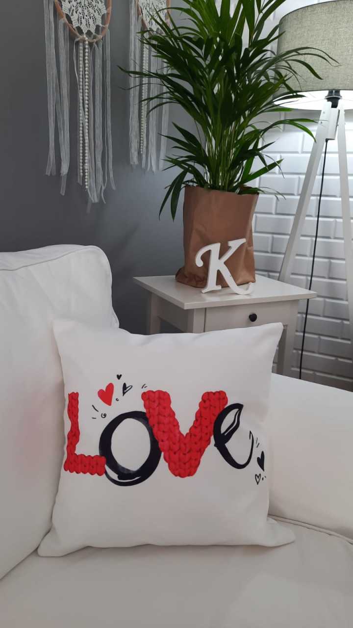 Örgü Love Yazılı Aşk Temalı Dekoratif Kırlent Kılıfı