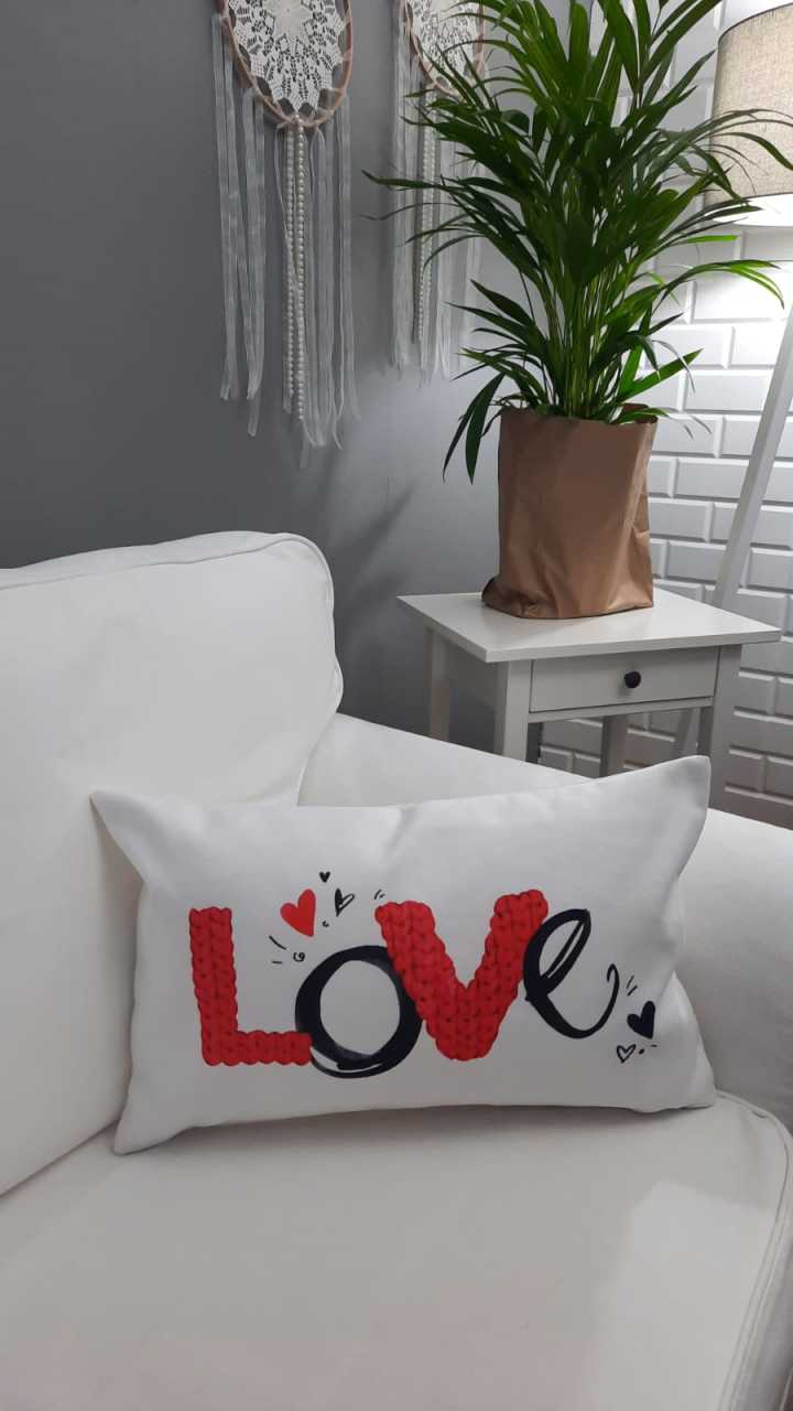 Örgü Love Yazılı Aşk Temalı Dekoratif Kırlent Kılıfı