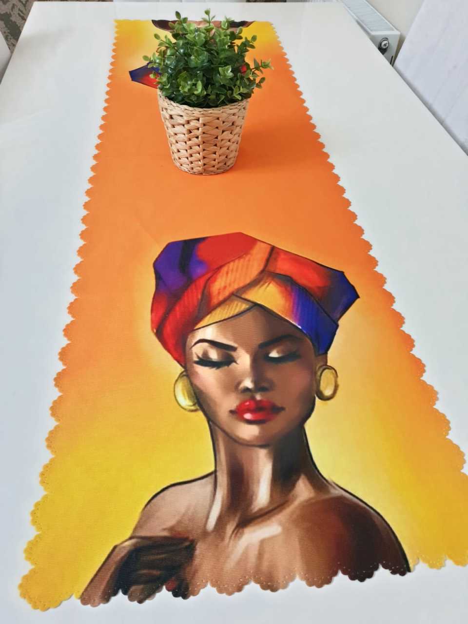Sarı Renkli Gold Küpeli Afrikalı Desenli Model Dekoratif Runner Örtü