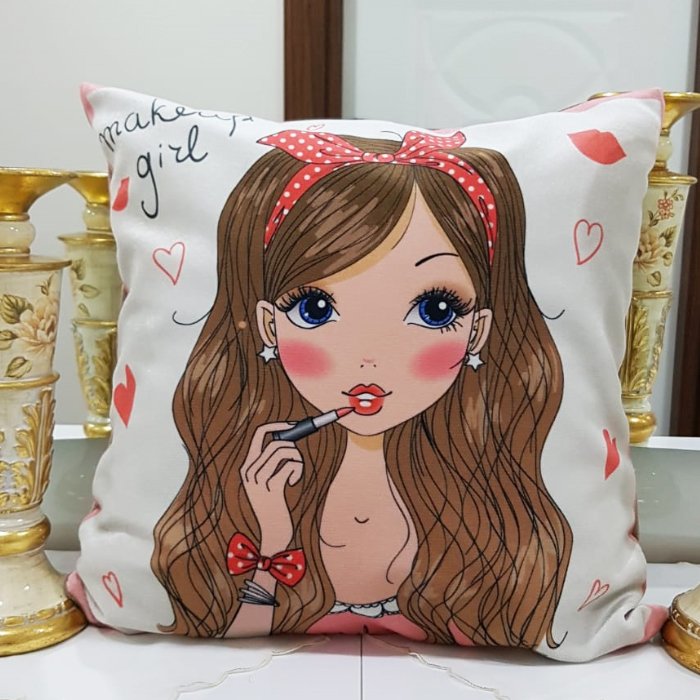 Anime Baskılı Kırlent Kılıfı 43x43cm