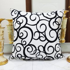 Trend Desen Siyah Beyaz Baskılı Kırlent Kılıfı 43x43cm