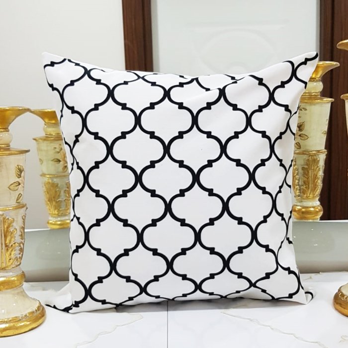 Trend Desen Siyah Beyaz Baskılı Kırlent Kılıfı 43x43cm
